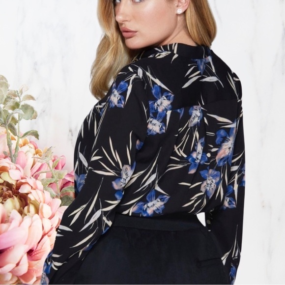 Guess Marciano Lunar Bloom floral Blouse - XS - NWT - Picture 3 of 13